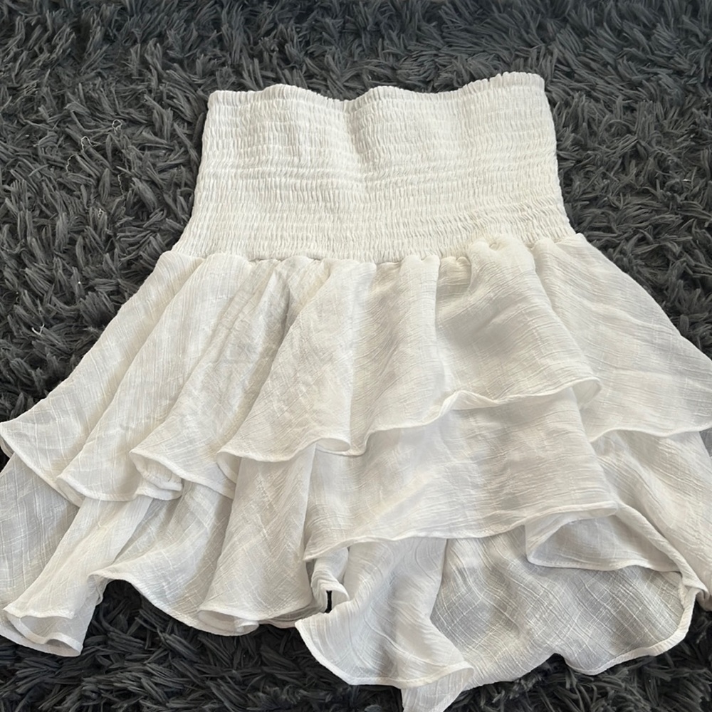 White flowy skirt